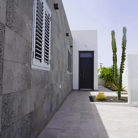 Patricia Вилла *